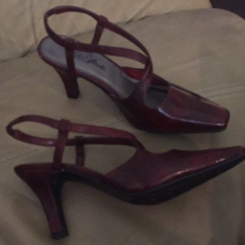 Life stride burgundy heels